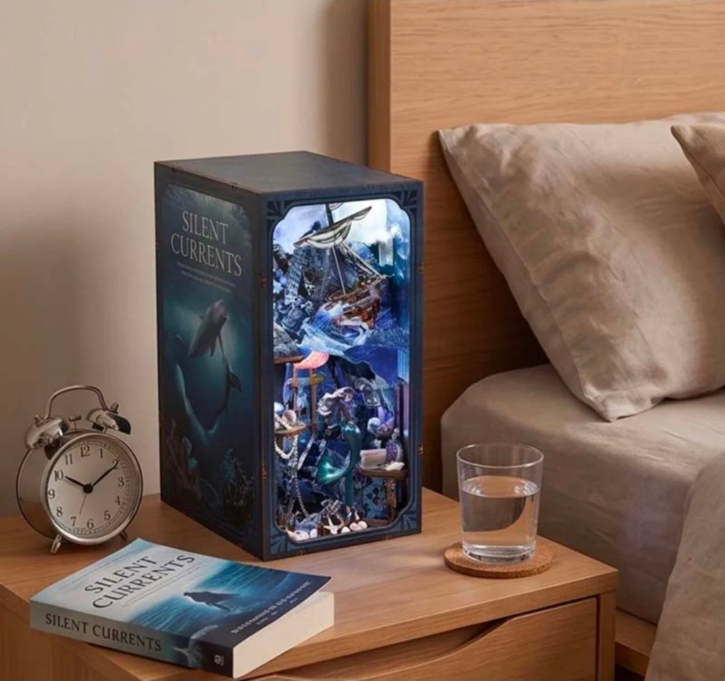 Le Chant des Sirènes — Book Nook DIY marin illuminé avec navire et univers sous-marin