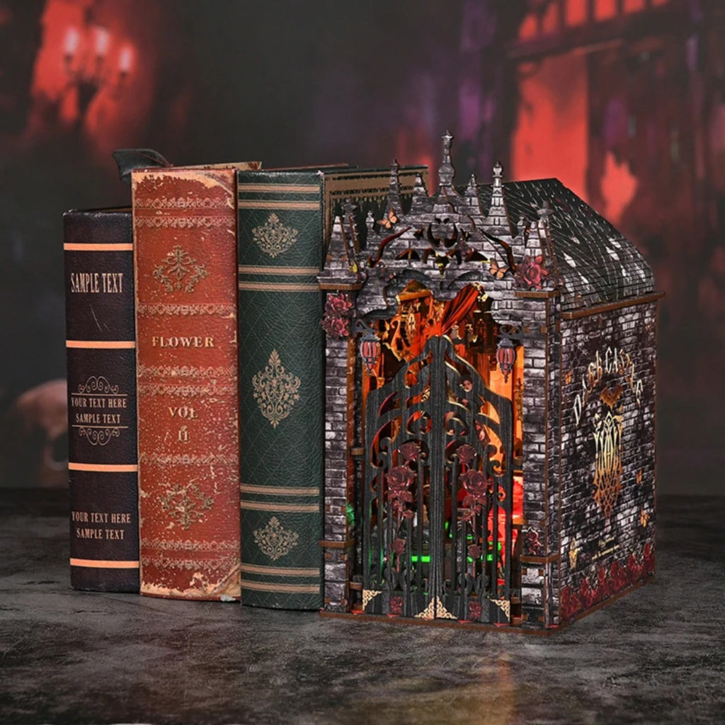 Book Nook Dark Castle gothique illuminé – Atelier Fauna
