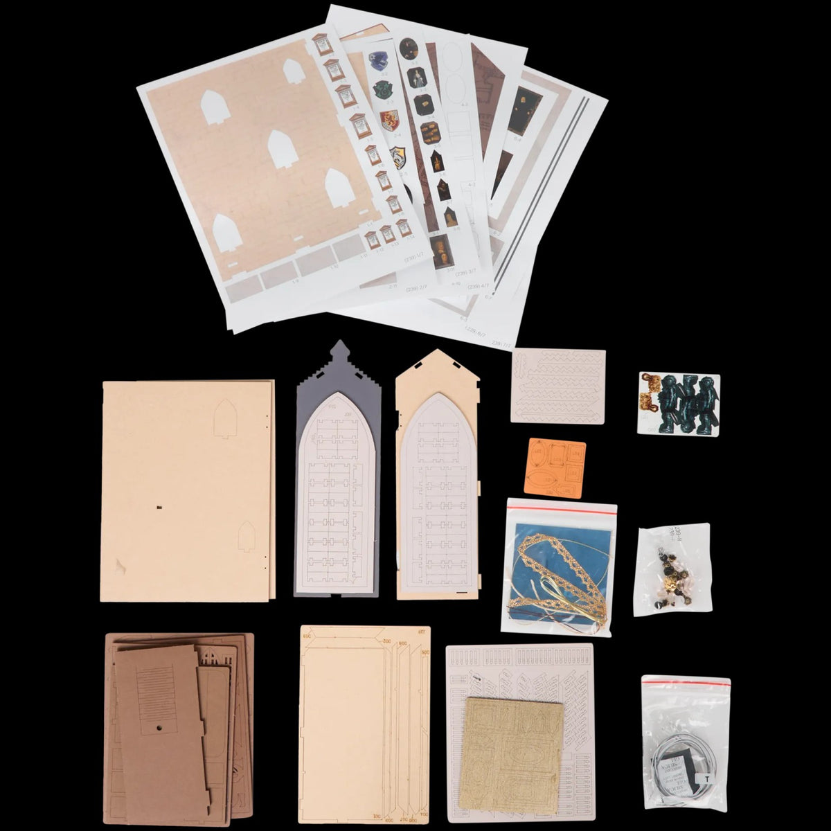 Contenu du kit Harry Potter The Grand Staircase book nook DIY