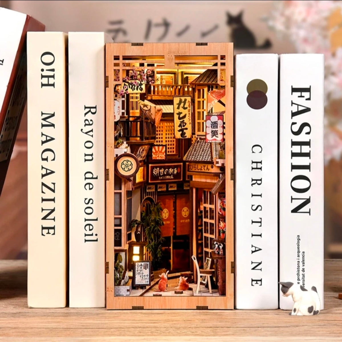 La Ruelle Japonaise — Book Nook DIY lumineux avec ruelle et chats